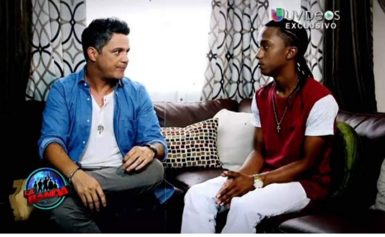 'La Banda puede tener un cantante rapero, pero no un rapero que no canta', dijo Alejandro Sanz, quien le señaló que esperan mucho de él.